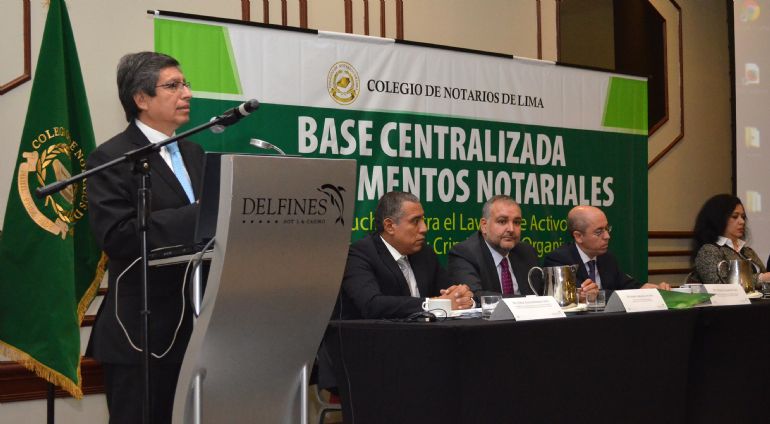 Colegio Notarial de Lima present al pas Base Centralizada de Documentos Notariales.