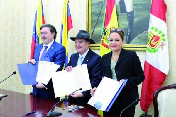 Notariados de Bolivia, España y la Universidad Andina suscriben convenios de colaboración interinstitucional.