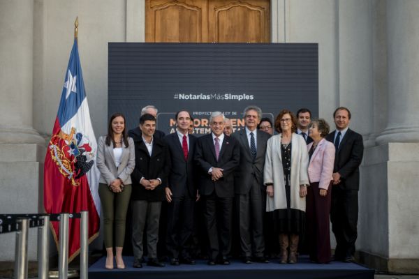 Presidente de Chile present proyecto que reforma el sistema notarial.