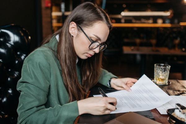 Las mujeres en la profesin notarial: avanzando hacia la equidad de gnero en el mbito jurdico.