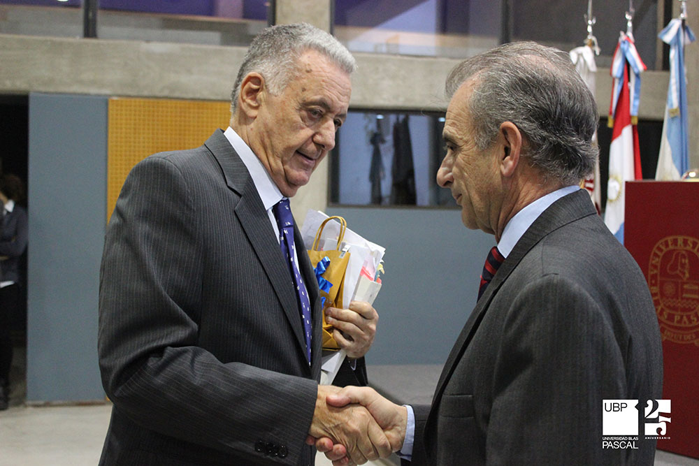 Emotivo homenaje al Dr. Domingo Viale. 